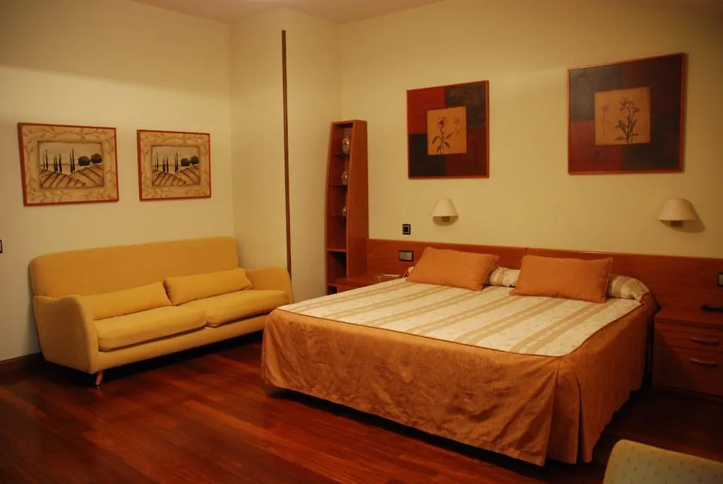 Hostal Los 5 Pinos Madrid 3*,  Spain