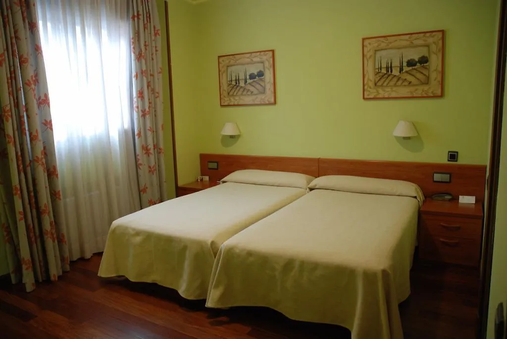 Hostal Los 5 Pinos Madrid Gasthof
