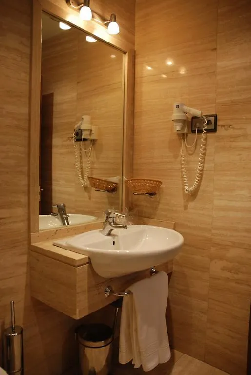 Hostal Los 5 Pinos Madrid Gasthof